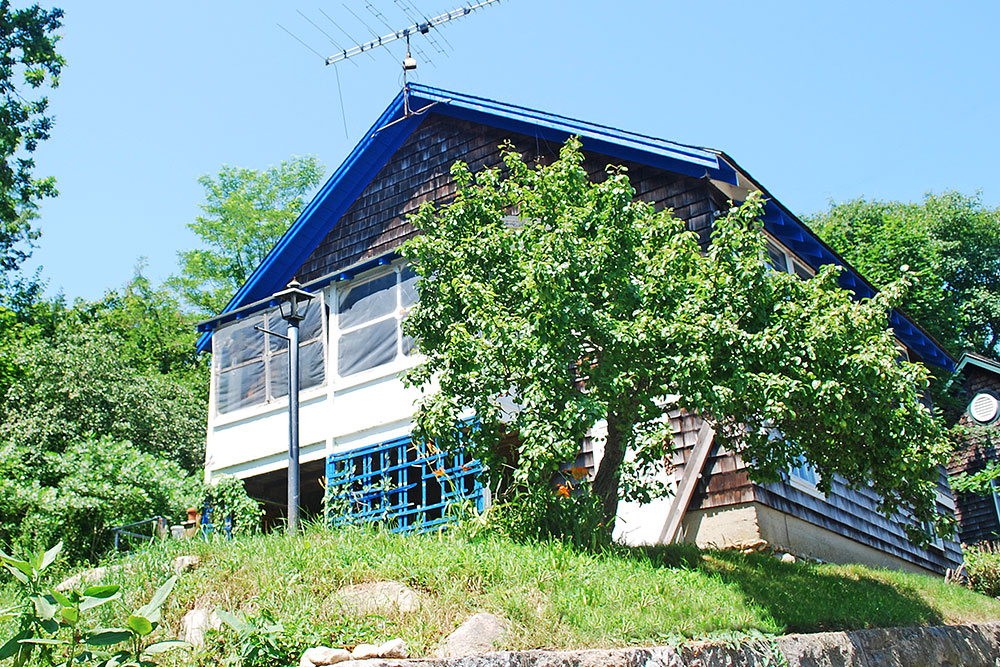 Montauk Hillside Cottage